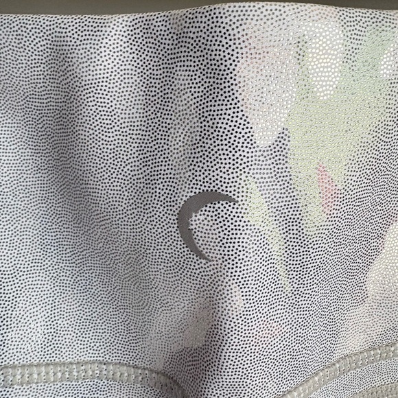 ZYIA Women’s Iridescent White Leggings - Picture 4 of 4